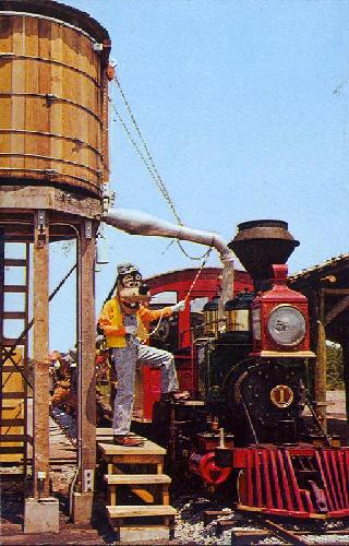 GOOFY HELPS WATER THE TRAIN